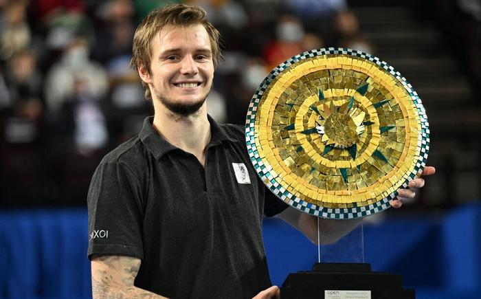 德天空：安东在中卫位置上表现稳定，是多特目前的领袖之一